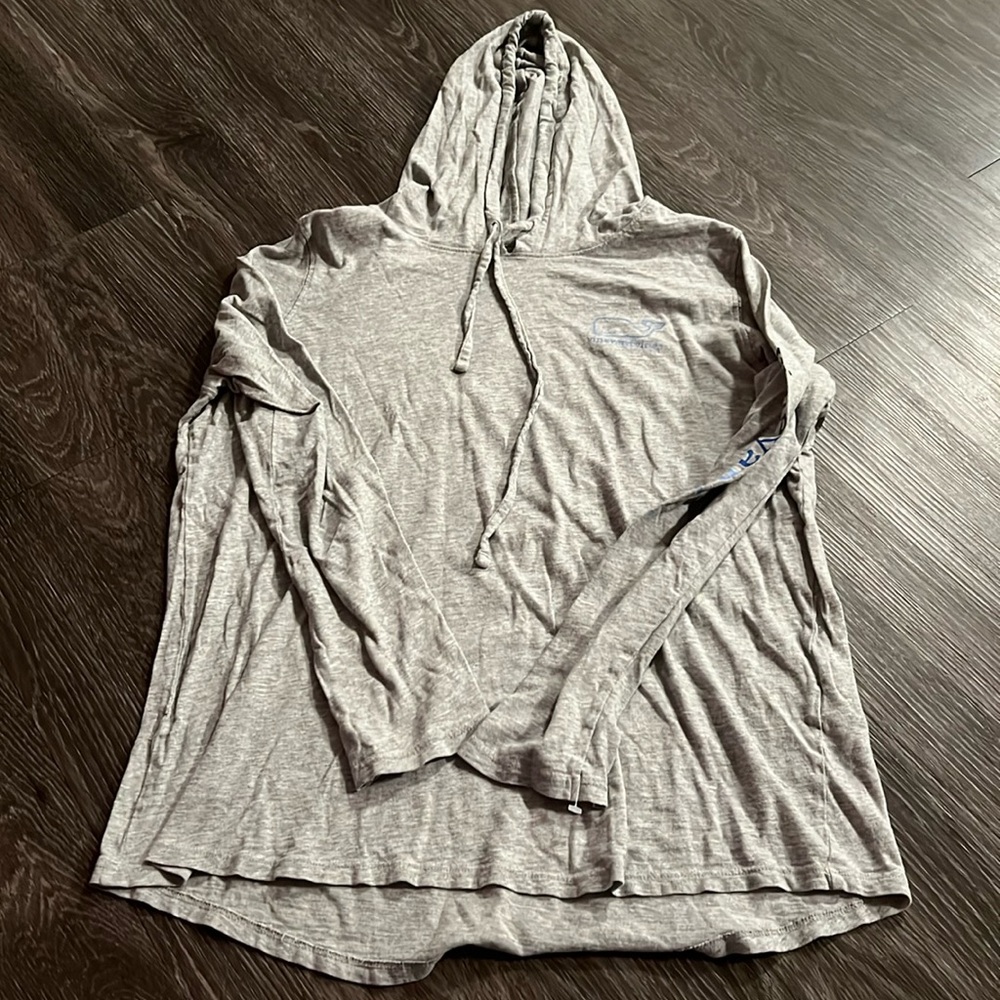 Lightweight Grey Vineyard Vines hooded shirt